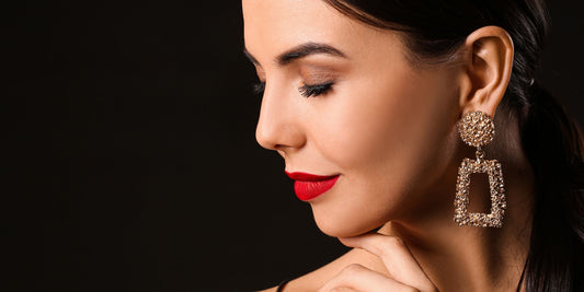 Faut-il essayer ses boucles d’oreille en bijouterie ?